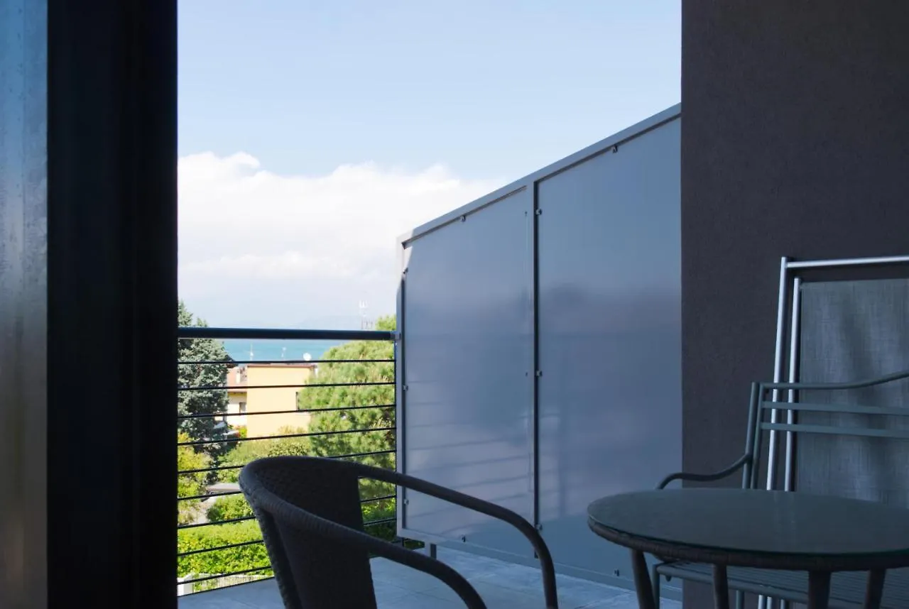 شقة Residenza Puoti بسكييرا ديل غاردا إيطاليا