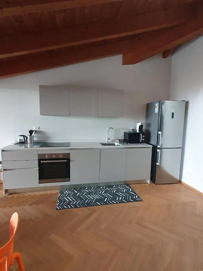 شقة Residenza Puoti بسكييرا ديل غاردا 0*,  إيطاليا